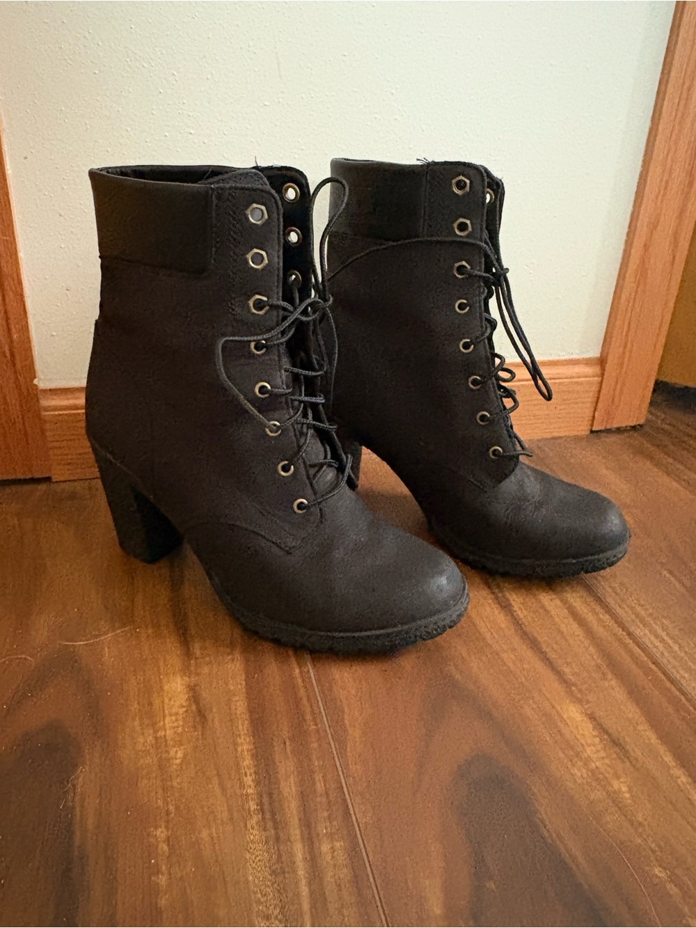 Timberland Lace-Up Heeled Ankle Boots in Black
